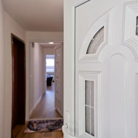 Apartma Storzic *